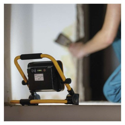 EMOS PRENOSNÝ NABÍJACÍ LED REFLEKTOR ACCO 30W,3000LM,IP54