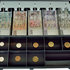 VIRTUOS Plastový pořadač na peníze pro C425, kovové držáky bankovek